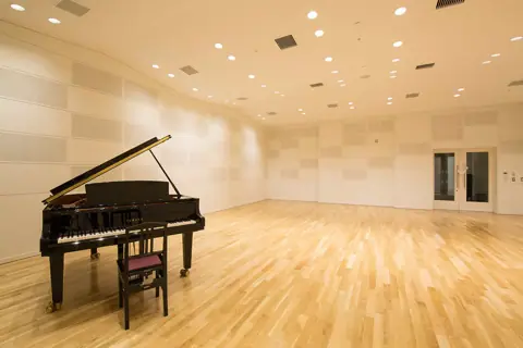 千早音楽・演劇練習場（グランドピアノのある練習室）