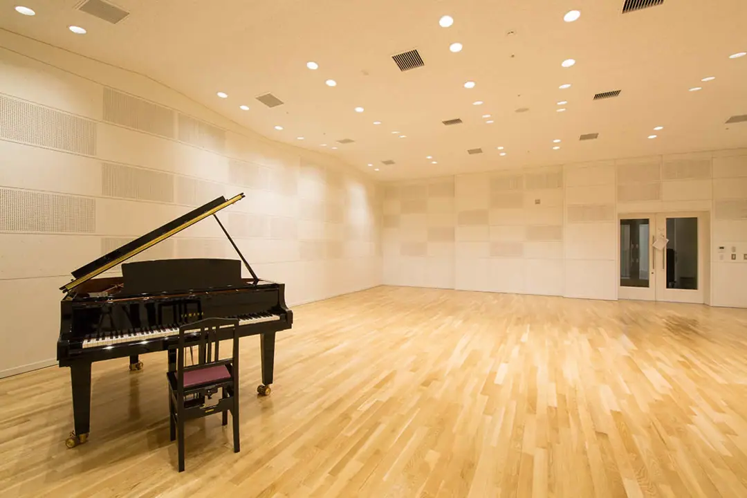 千早音楽・演劇練習場（グランドピアノのある練習室）