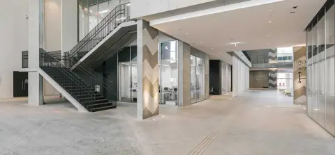 千早音楽・演劇練習場：エントランスホール