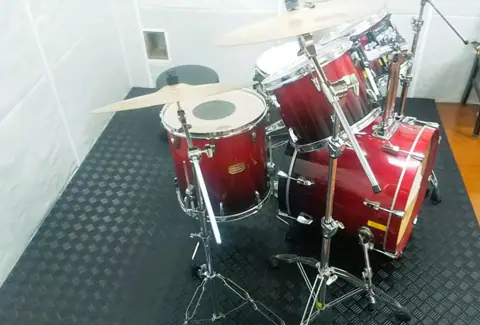 音楽スタジオ虹音堂：ドラムセット