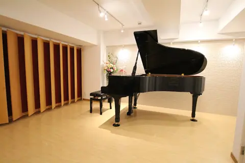 西田辺PIANO STUDIO（グランドピアノのある部屋）