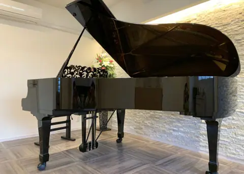 西田辺PIANO STUDIO：グランドピアノのある部屋