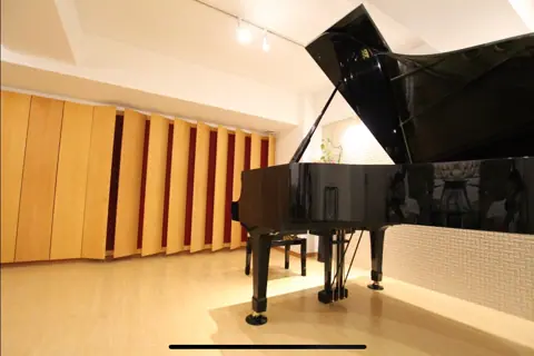 西田辺PIANO STUDIO：グランドピアノのある部屋
