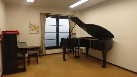 北浦和レンタルスペース(room C(グランドピアノとアップライトピアノ))