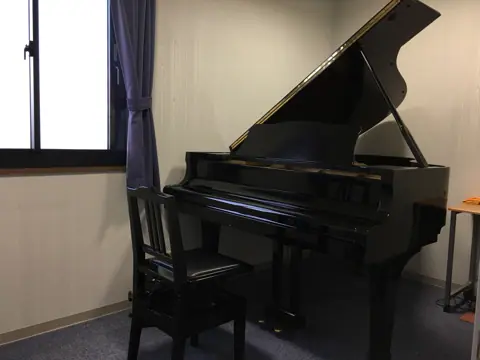 北浦和レンタルスペース：room A（グランドピアノ）