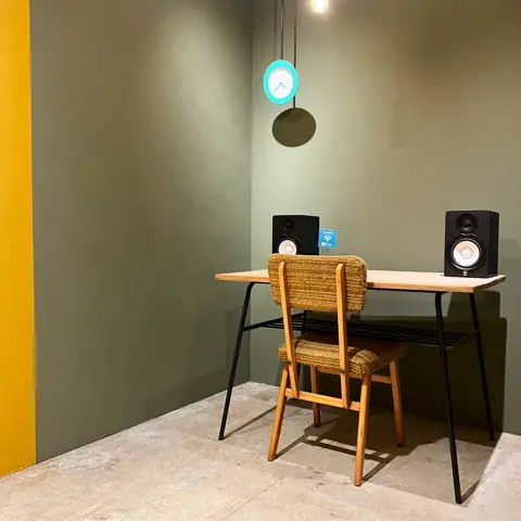 STUDIO NOVZO：モニタースピーカーのある部屋
