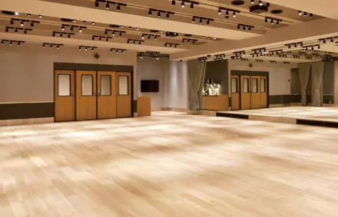 ODEN STUDIO：フローリングの広いスタジオ