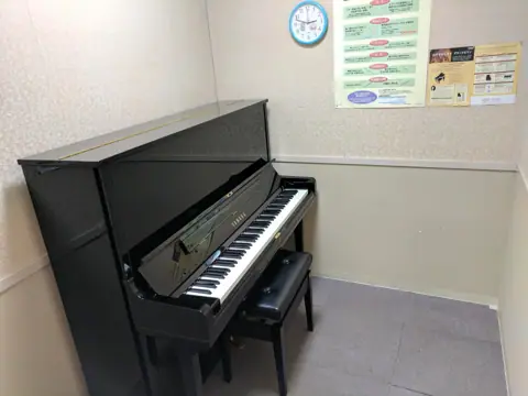 小川楽器 鳥栖店 ルームレンタル：アップライトピアノのある部屋
