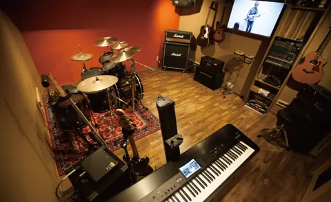 ONE HEART MUSIC(ドラムとキーボードのある部屋)