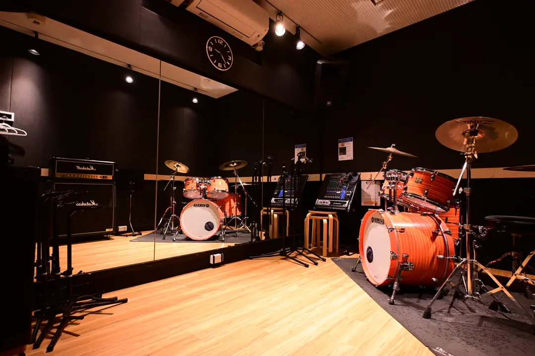 音楽天国 浜松市野店(ドラムとアンプのある練習室)