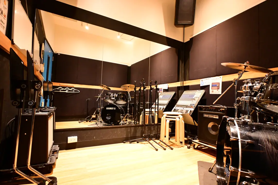 音楽天国 名古屋ささしまライブ店（ドラムとアンプのある練習室）