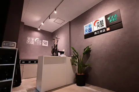 音楽天国 西三河店：受付・ロビー