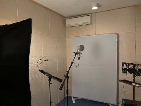 オトノハコスタジオアッシュ：マイクのあるブース