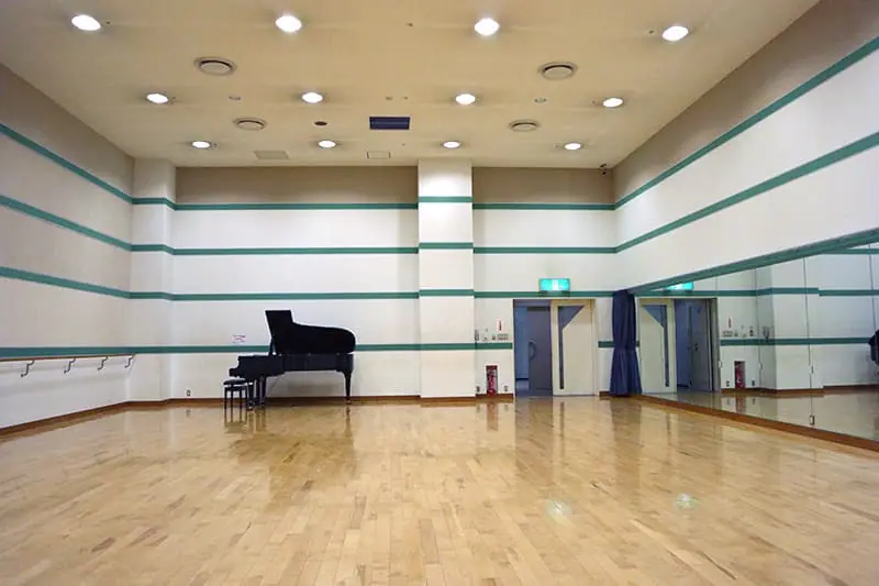 パピオビールーム（福岡市千代音楽・演劇練習場）（グランドピアノと鏡のある音楽室）