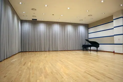 パピオビールーム（福岡市千代音楽・演劇練習場）：グランドピアノのある音楽室
