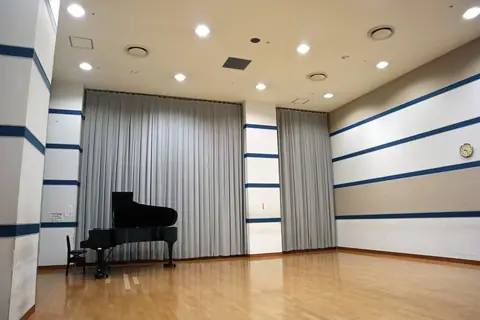 パピオビールーム（福岡市千代音楽・演劇練習場）：グランドピアノのある音楽室