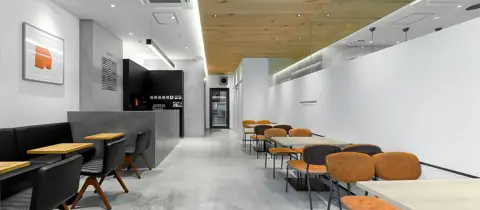 ピアノスタジオノア 御茶ノ水店（ロビーのテーブル席）