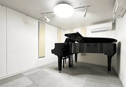 ピアノレンタルスタジオ Etude（グランドピアノのある練習室）