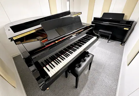 ピアノレンタルスタジオ Etude：グランドピアノとアップライトピアノのある練習室