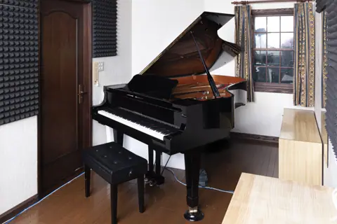 PianoStudio299(グランドピアノのある防音室)