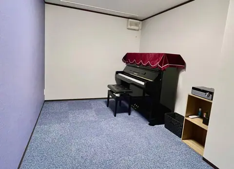 +MUSIC金沢（プラスミュージック金沢）（アップライトピアノのある部屋）