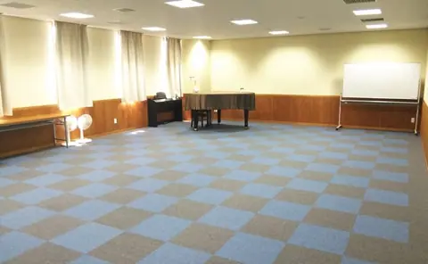 長沼コミュニティセンター 音楽室（ピアノのある室内）