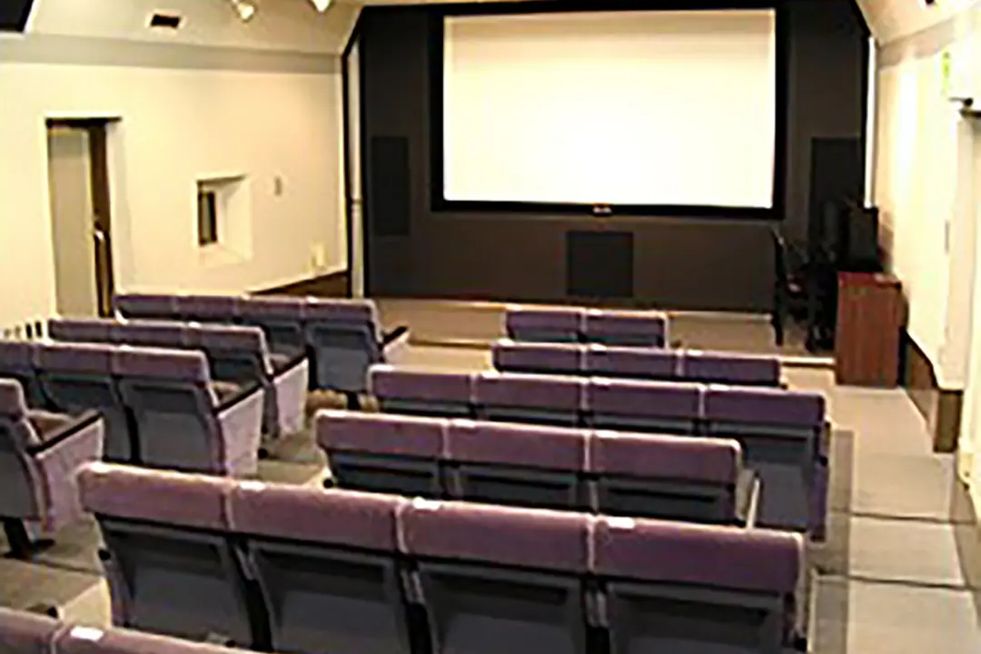 大東市立文化情報センター DIC21 ホール(客席とスクリーンのある部屋)