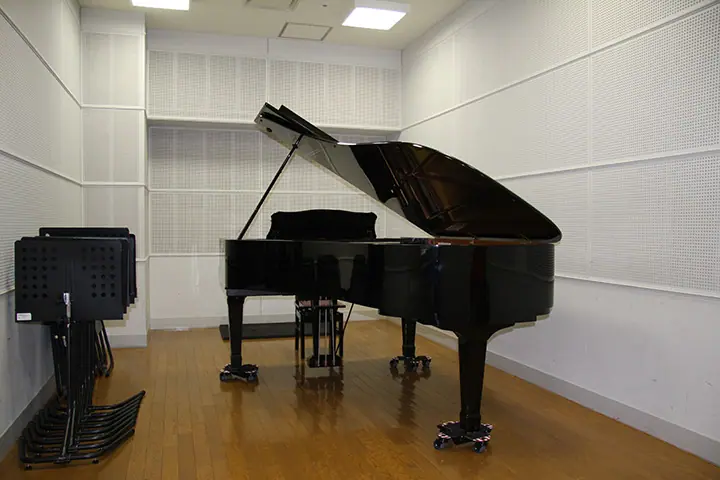 福井県立音楽堂 ハーモニーホールふくい 練習室(グランドピアノのある練習室)