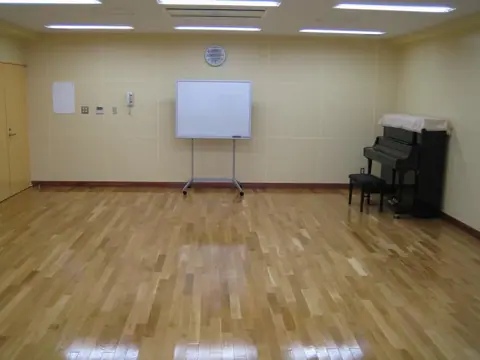 坪井公民館 音楽室（音楽室とアップライトピアノ）