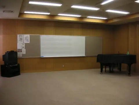 八王子市川口市民センター 音楽室（グランドピアノのある音楽室）