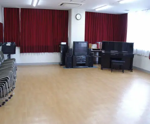 八王子市子安市民センター 音楽室（アップライトピアノのある音楽室）