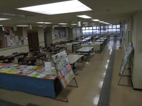 枚方市立枚方公園青少年センター 音楽室：ロビー