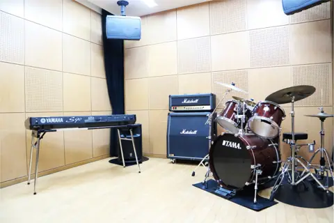 生涯学習センターきらめき 音楽スタジオ（ドラム、キーボード、アンプのある部屋）