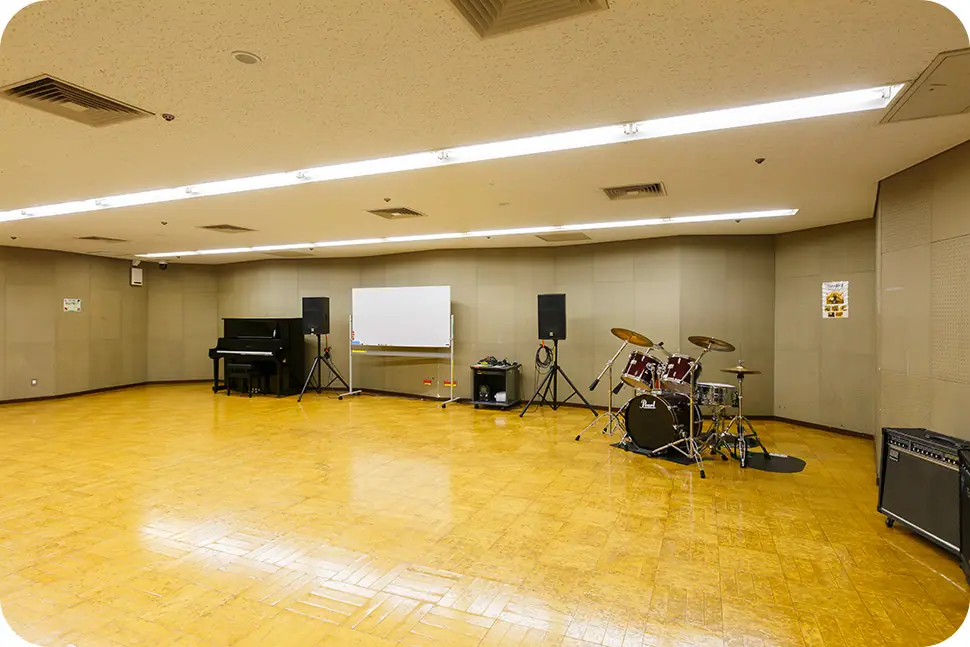 埼玉県県民活動総合センター 音楽スタジオ（ドラムセット・ピアノ・アンプのある音楽スタジオ）