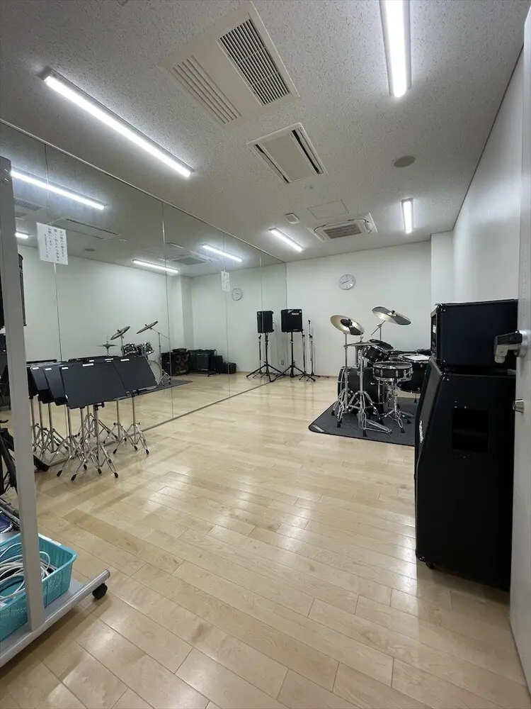 にこわ新小岩（新小岩地域活動センター） 音楽室（ドラム・アンプ・譜面台のある音楽室）