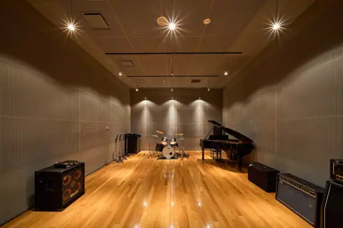 高知市文化プラザかるぽーと スタジオ(ドラム、グランドピアノ、アンプのあるスタジオ)