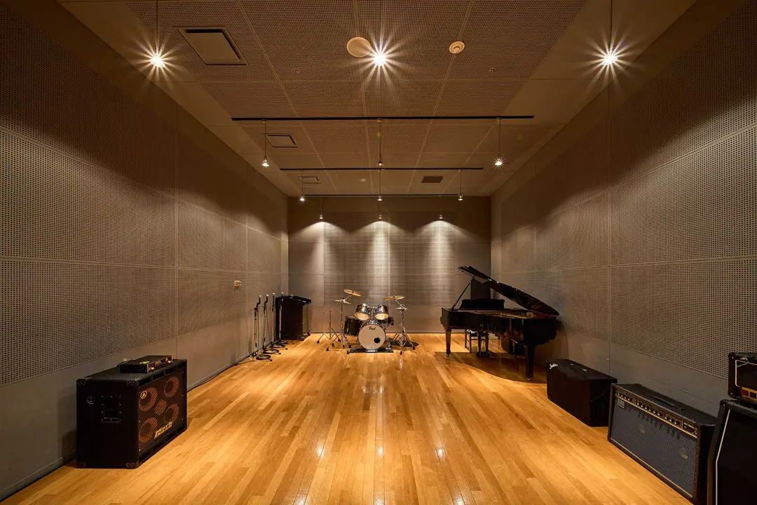 高知市文化プラザかるぽーと スタジオ(ドラム、グランドピアノ、アンプのあるスタジオ)