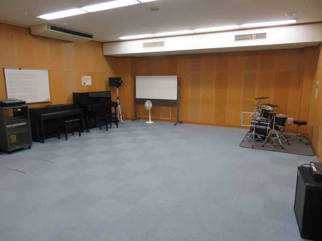 古石場文化センター 音楽スタジオ（ドラム・ピアノ・アンプのあるスタジオ）