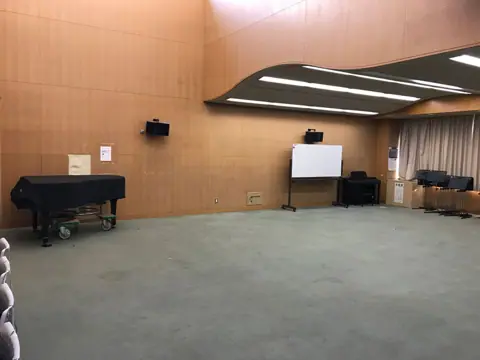 箕面市立中央生涯学習センター 音楽室・録音室：グランドピアノのある音楽室