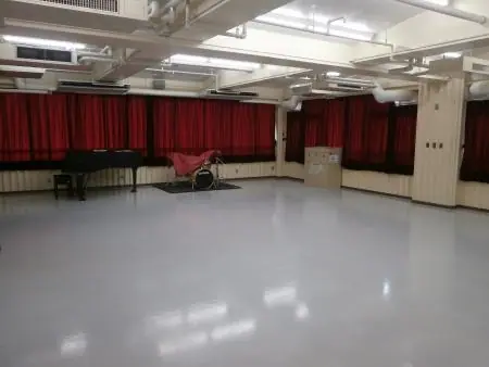 文化交流ひろば 音楽練習室1・2：ピアノのある広い部屋