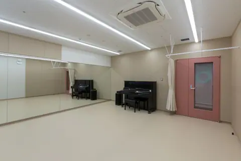 新潟市音楽文化会館 練習室：練習室6（アップライトピアノ）