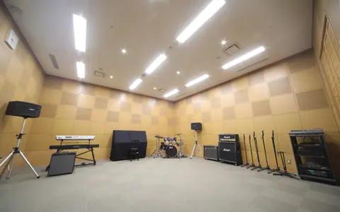 岡崎市シビックセンター リハーサル室 第1（キーボード、ドラム、アンプのあるリハーサル室）