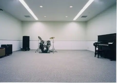 大田文化の森 音楽スタジオ1・2・3(ドラムとアップライトピアノのある音楽スタジオ)