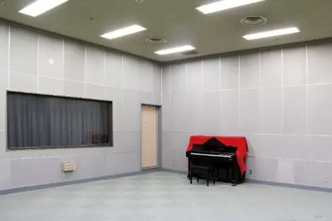 大田区民プラザ 音楽スタジオ：アップライトピアノのある音楽スタジオ