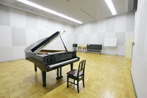 相模女子大学グリーンホール（相模原市文化会館）リハーサル室・練習室：グランドピアノのある練習室