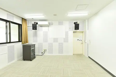 与野本町コミュニティセンター 音楽室：音楽室のスピーカーとアンプ
