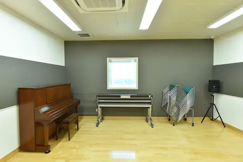 美園コミュニティセンター 音楽室：アップライトピアノのある音楽室