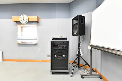 馬宮コミュニティセンター 音楽室：音響機材とスピーカー