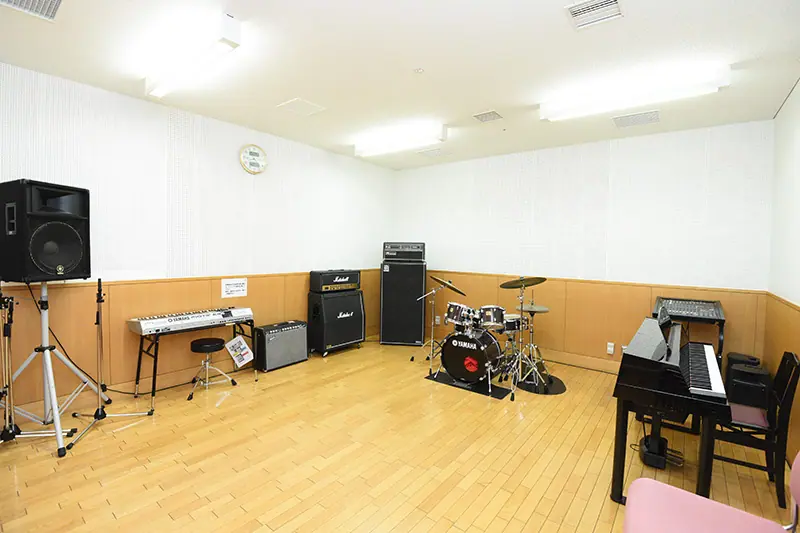 浦和コミュニティセンター 音楽室(ドラム・アンプ・キーボードのある音楽室)