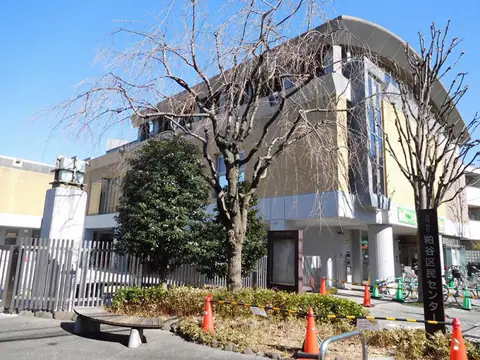 粕谷区民センター 音楽室：粕谷区民センター外観